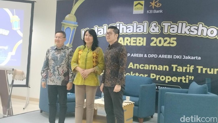 Darmadi Darmawangsa, Liza Camelia Suryanata, dan Charlie Lim dalam acara Halal Bihalal & Talkshow AREBI 2025 di Menara Sentraya.