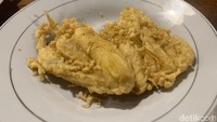 Pisang goreng yang renyah manis cocok menjadi camilan pendamping minum teh atau kopi. Foto: Detikcom / Atiqa Rana