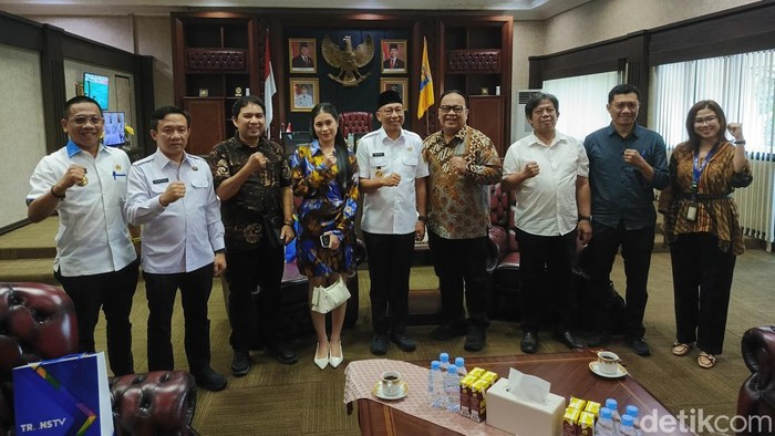 Direktur Transmedia, Latif Hanoko bertemu dengan Gubernur Lampung, Rahmat Mirzani Djausal