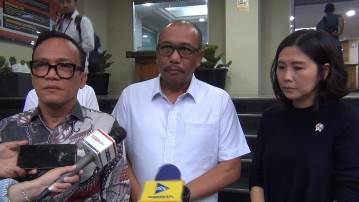 Dirkrimum Polda Metro Jaya, Kombes Wira Satya Triputra (tengah berbaju putih). (Fadil/detikcom)