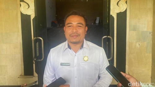 Dirut PDAM Karangasem I Komang Haryadi Parwata, Rabu (7/5/2025). (I Wayan Selamat Juniasa)