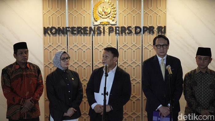 DPR RI melalui BKSAP menggelar konferensi pers bertajuk Kabar Terbaru dari Gaza di Kompleks Parlemen, Senayan, Rabu (7/5/2025). Acara ini menghadirkan berbagai pihak seperti Kementerian Luar Negeri, BAZNAS, Kementerian Sosial, serta Tim Bulan Sabit Merah Indonesia (BSMI) yang baru saja kembali dari misi kemanusiaan di Gaza.
