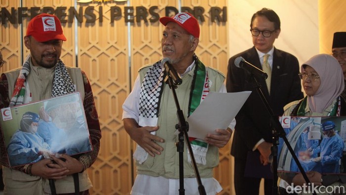 DPR RI melalui BKSAP menggelar konferensi pers bertajuk Kabar Terbaru dari Gaza di Kompleks Parlemen, Senayan, Rabu (7/5/2025). Acara ini menghadirkan berbagai pihak seperti Kementerian Luar Negeri, BAZNAS, Kementerian Sosial, serta Tim Bulan Sabit Merah Indonesia (BSMI) yang baru saja kembali dari misi kemanusiaan di Gaza.