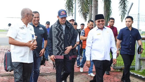 Penyambutan dua pangeran Johor, Malaysia, Prince Jefri Ibrahim dan Prince Abu Bakar tiba di BIL, Lombok Tengah, NTB.