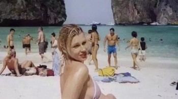 Pada tanggal 26 Desember 2004, tsunami dahsyat melanda Asia Tenggara, merenggut nyawa sekitar 230.000 orang. Di antara para korban adalah Deborah Garlick, yang gulungan film terakhirnya ditemukan setelah kematiannya yang tragis dalam bencana tersebut. Foto: Historic Flix