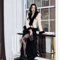 Freen yang punya nama asli Sarocha Chankimha mencetak sejarah sebagai aktris Thailand pertama yang tampil di Met Gala menyusul aktor Bright Vachirawit pada 2024. Foto: Instagram @srchafreen