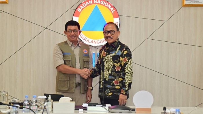 Gubernur Sulbar Suhardi Duka saat menemui Kepala BNPB Mayjen TNI Suharyanto. Dokumen Istimewa