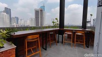 Pembangunan hotel ini merupakan bagian dari pengembangan kawasan berorientasi transit di Dukuh Atas. Kawasan ini menjadi simbol kolaborasi antara pemerintah pusat, daerah, BUMD, dan pihak swasta.  