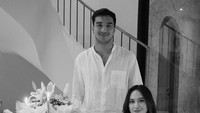 Belum lama ini, pria yang kerap disapa Ohim itu memamerkan momen romantis saat makan malam bersama istri. Menikmati hidangan seperti steak dengan meja yang sudah didekorasi cantik. Foto: Instagram @ibrhmersyd