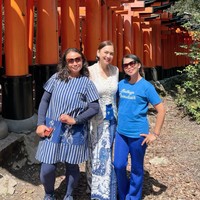 Penampilan kakak Ari Wibowo itu banjir pujian netizen. Tak sedikit yang memuji kecantikannya. Foto: Instagram/@irawbw