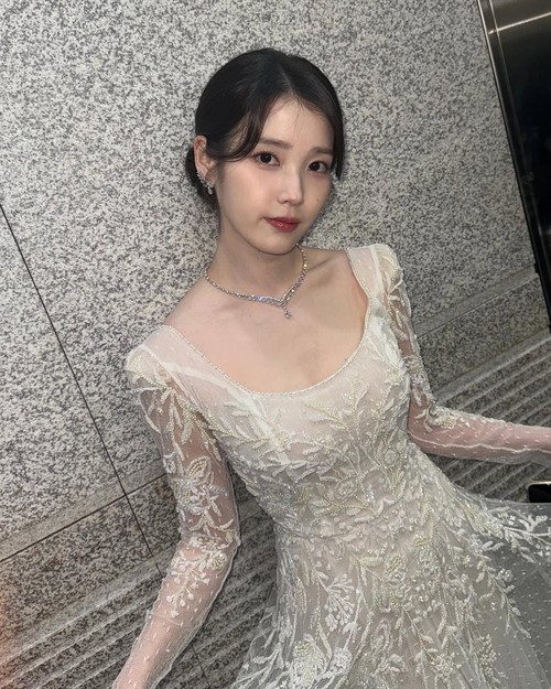 IU