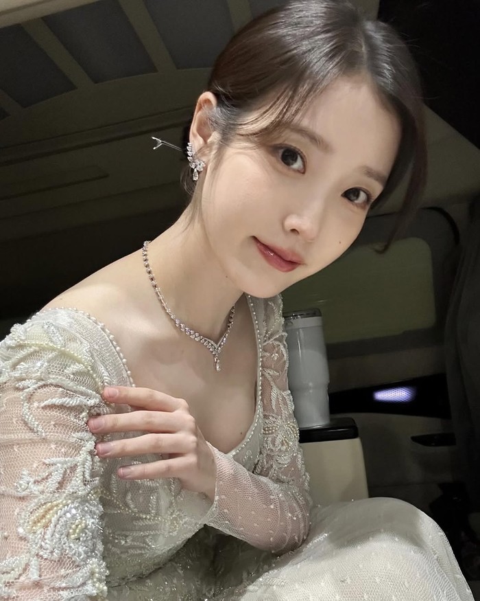 IU