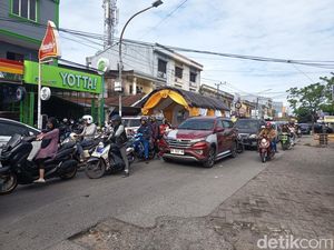 Daeng Tata Raya Makassar Macet Parah, Ternyata Ada Tenda Nikah di Badan Jalan