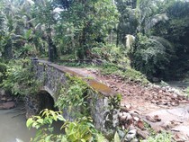 Setahun Jebol, Jembatan di Tabanan Diuruk Pakai Sabut Kelapa