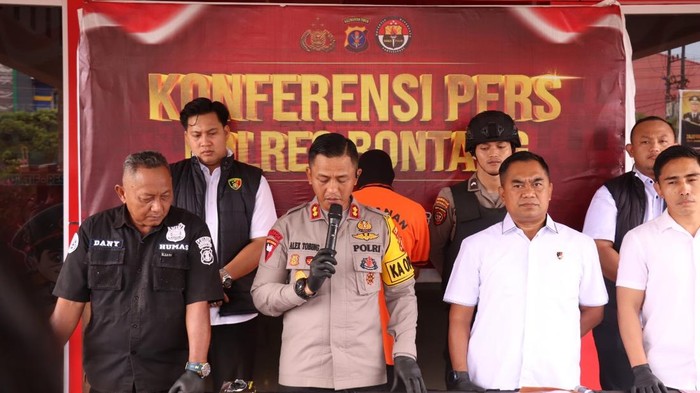 Kapolres Bontang AKBP Alex FL Tobing saat melakukan pres rilis kasus pembobolan ATM di Bontang