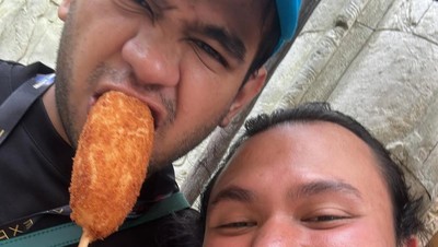 Serunya Keanu Jajan Seafood dan Makan Corn Dog Bareng Fadil Jaidi