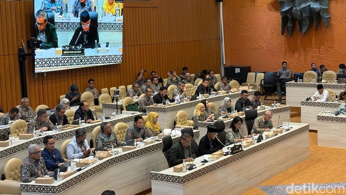 Kementerian Pekerjaan Umum (PU) di Komisi V DPR RI