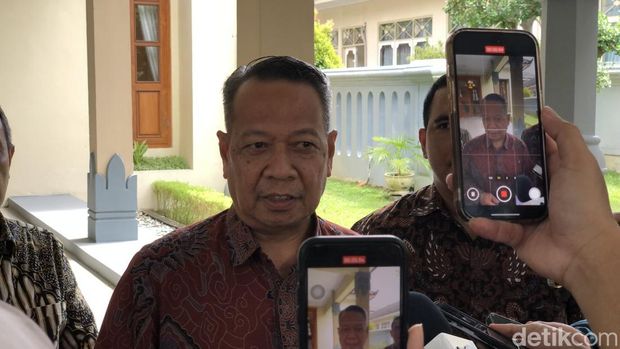 Kepala Disdikpora DIY Suhirman saat ditemui wartawan di Kompleks Kepatihan, Kota Jogja, Rabu (7/5/2025).
