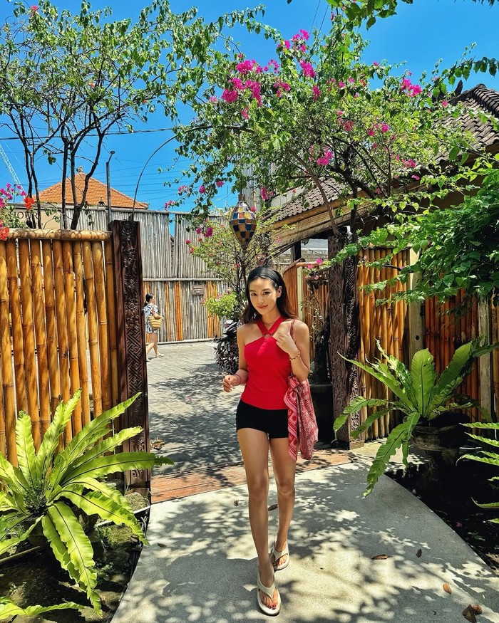 Foto: Liburan Artis Cantik Korsel Kim Hee Jung di …
