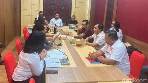 Komisi III DPRD Karangasem saat melakukan koordinasi dengan PDAM Karangasem, Rabu (7/5/2025).