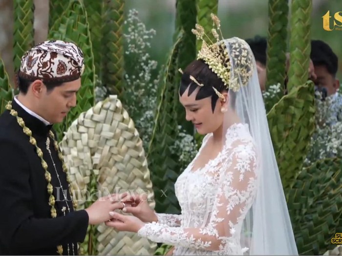 Upacara Adat Panggih Dalam Pernikahan Luna Maya dan Maxime Bouttier