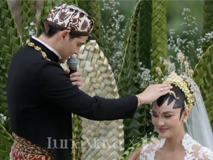 Akad nikah Luna Maya dan Maxime Bouttier.