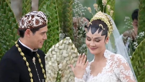 Luna Maya dan Maxime Bouttier menikah.