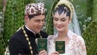 Pernikahan mereka digelar di COMO Shambhala Estate, Banjar Begawan, Desa Melinggih Kelod, Kecamatan Payangan, Gianyar, Bali. Foto: YouTube Luna Maya dan TS Media
