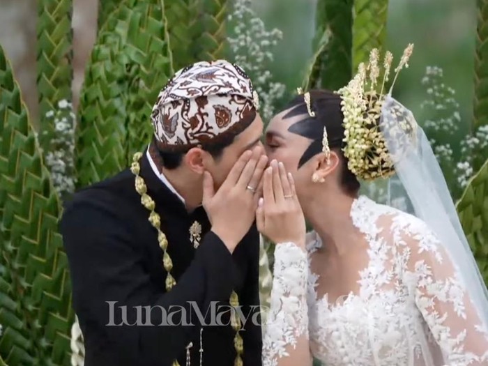 Luna Maya dan Maxime Bouttier menikah.