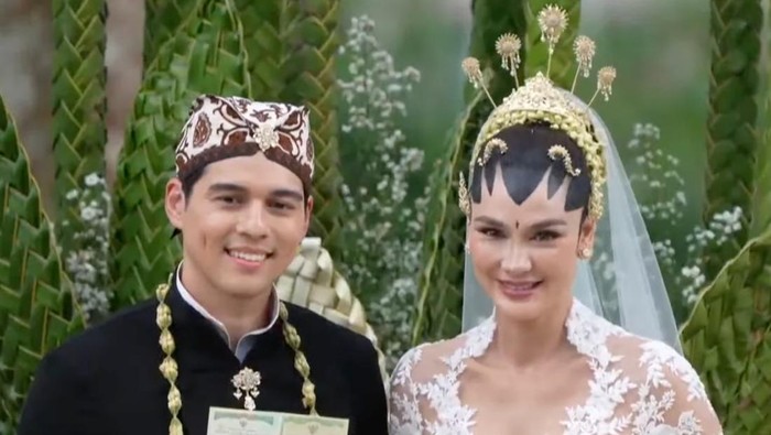 Luna Maya dan Maxime Bouttier menikah.