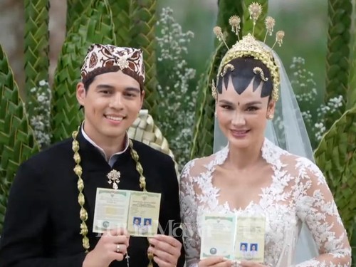 Luna Maya dan Maxime Bouttier menikah.
