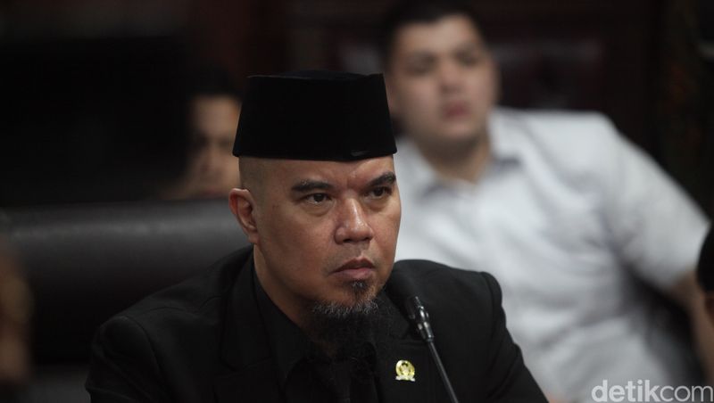 MKD DPR RI menetapkan anggota Komisi X DPR RI Ahmad Dhani bersalah. Ia diberi sanksi teguran lisan dan meminta maaf kepada pengadu dalam tujuh hari.