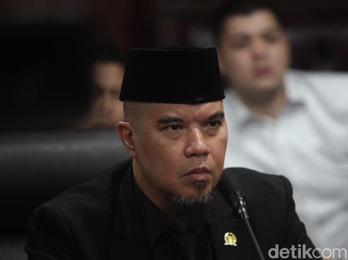 MKD DPR RI menetapkan anggota Komisi X DPR RI Ahmad Dhani bersalah. Ia diberi sanksi teguran lisan dan meminta maaf kepada pengadu dalam tujuh hari.