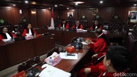 Teradu diminta untuk meminta maaf kepada pelapor dengan batas waktu tujuh hari setelah putusan.