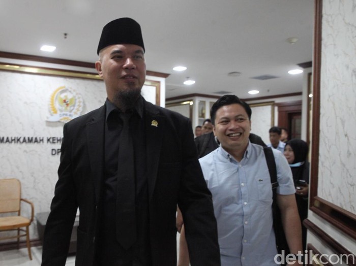 MKD DPR RI menetapkan anggota Komisi X DPR RI Ahmad Dhani bersalah. Ia diberi sanksi teguran lisan dan meminta maaf kepada pengadu dalam tujuh hari.