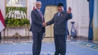 Dalam pembukaannya, Prabowo memaparkan Bill Gates menjadi salah satu Filantropis ternama di dunia. Untuk Indonesia, Gates Foundation yang dibesut oleh Bill Gates telah memberikan hibah hingga US$ 159 juta.