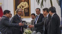 Kemudian hadir pula, Bos CT Corp Chairul Tanjung, Bos Arsari Group Hashim Djojohadikusumo, Bos Artha Graha Tomy Winata, Bos Barito Pacific Prajogo Pangestu, Bos Lippo Group James Riady, Bos Mayapada Group Sri Dato Tahir, dan beberapa pengusaha lainnya.