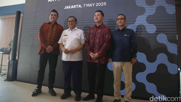 Gubernur DKI Jakarta Pramono Anung meresmikan Artotel di kawasan Sudirman, Jakarta, Rabu (7/5/2025).