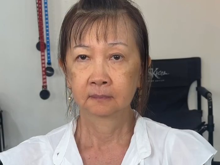 MUA ini membagikan transformasi makeup kliennya yang berusia 64 tahun dengan konsep makeup tema sweet seventeen.