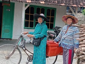 Pasutri Pedagang Pentol Naik Haji usai Nabung 27 Tahun