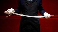 Pedang yang telah diawetkan sejak tahun 1815 oleh keturunan Marsekal itu akan dilelang pertama kalinya pada tanggal 22 Mei di rumah lelang Hotel Drouot di Paris.