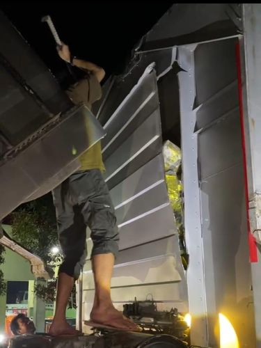 Penampakan truk pembawa 71 kg sabu di Jambi.