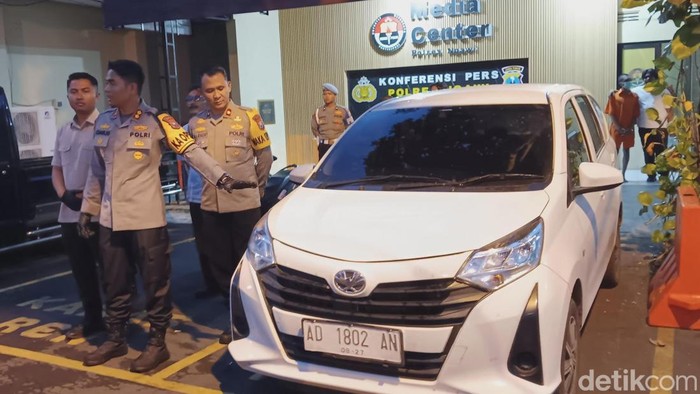 Pengangguran di Ngawi jual mobil rental