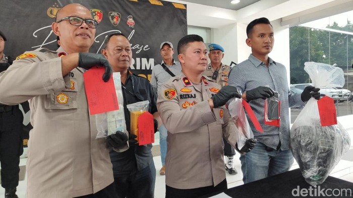 Polires Bogor menggelar konferensi pers terkait pembunuhan driver ojol di Leuwiliang.