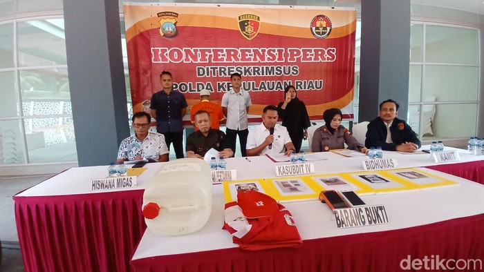 Polisi tetapkan operator SPBU Kabil, Nongsa sebagai tersangka.(Alamudin/detikcom)