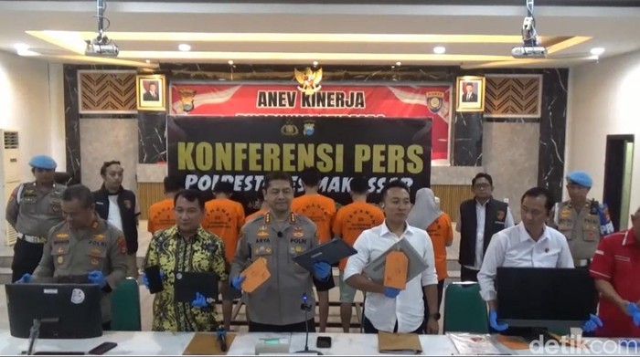 Polrestabes Makassar merilis pengungkapan kasus sindikat kecurangan dalam UTBK SNBT di Unhas.