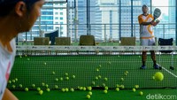 Olahraga ini berkembang cepat di Indonesia, khususnya di Jakarta dan kota penyangga karena lebih mudah dipelajari dibanding tenis dan tidak memerlukan kekuatan fisik ekstrem.
