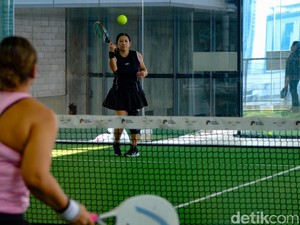 Lagi Tren! Ini Tempat Seru Buat Main Padel di Surabaya