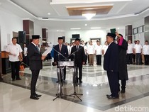 Bupati Iron Geser Kepala BKPSDM ke Dinas Perpus dan Kearsipan