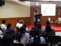 Putri Koster Ajak Seniman Lagu Pop Bali Patuhi Norma Kesopanan dan Kesusilaan